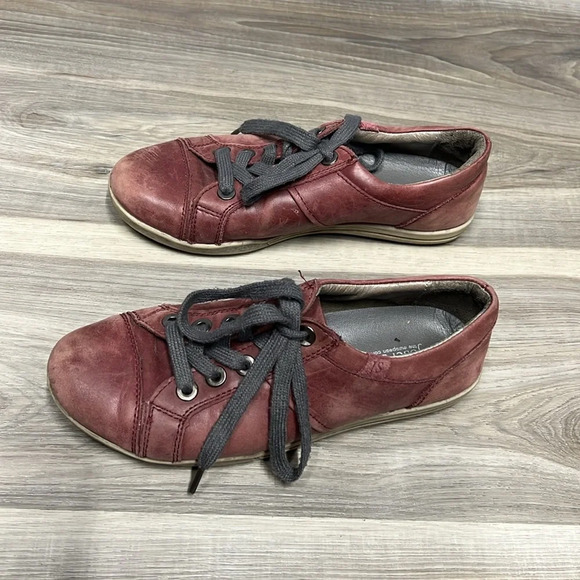Casual Red Leather Sneakers - Picture 7 of 9